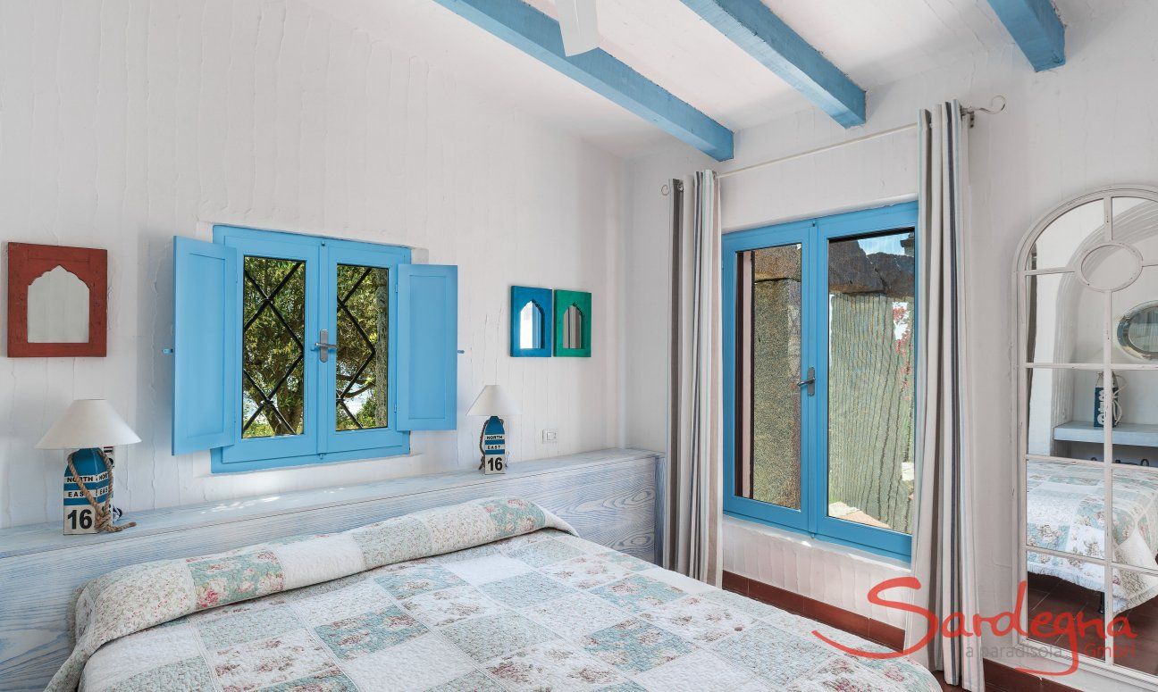 Casa 17 | Camera 1 con letto matrimoniale e vista mare Casa 17, Sant Elmo, Sud Sardegna