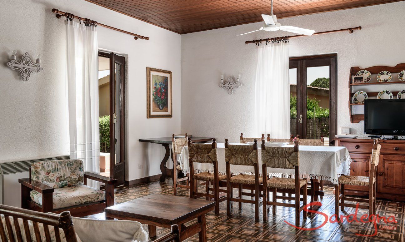 Villa Palme | Tavolo per mangiare con accesso al giardino Villa Palme, Costa Rei