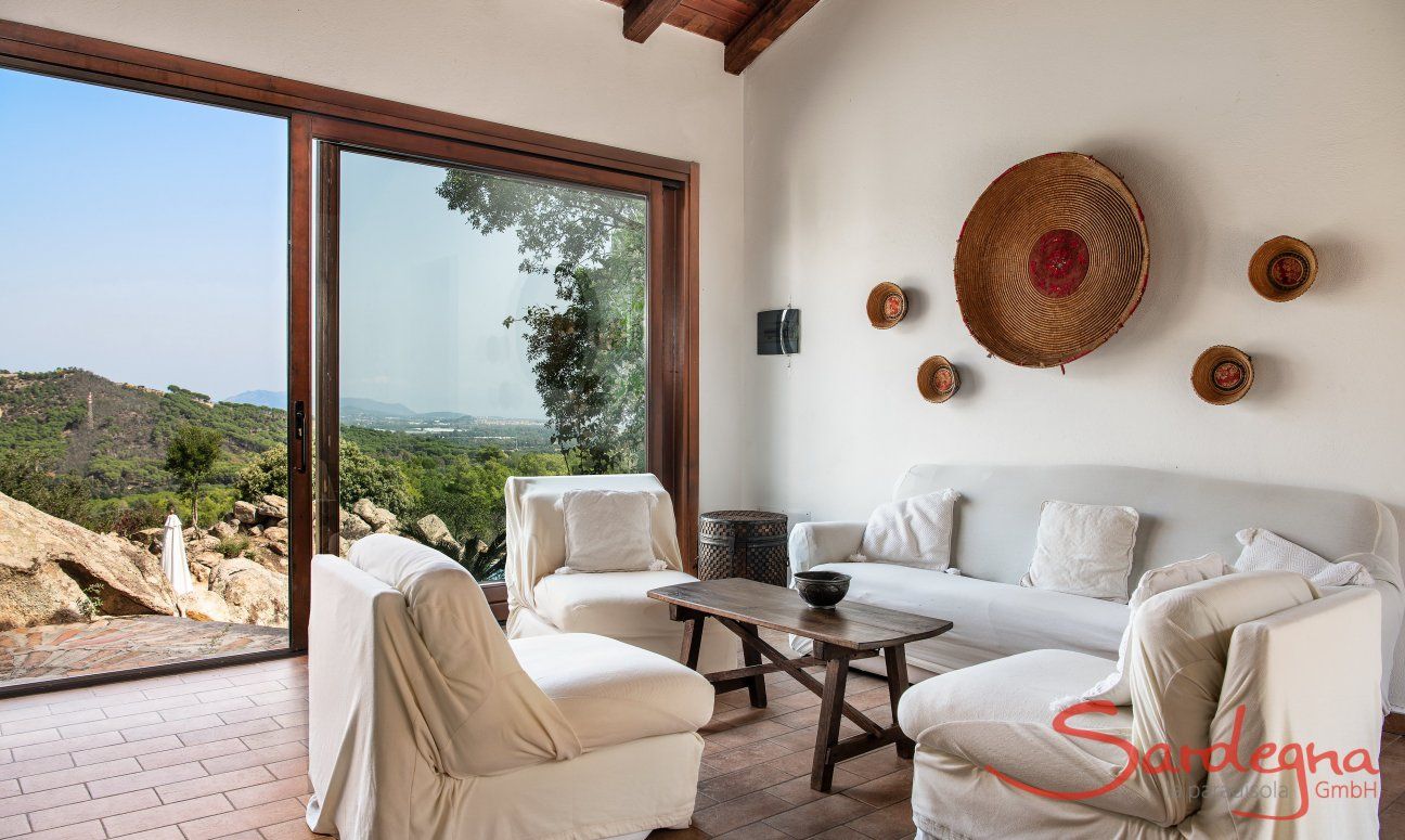 Villa Fiorita | Angolo divano con vista piscina Rappresentazione della villa