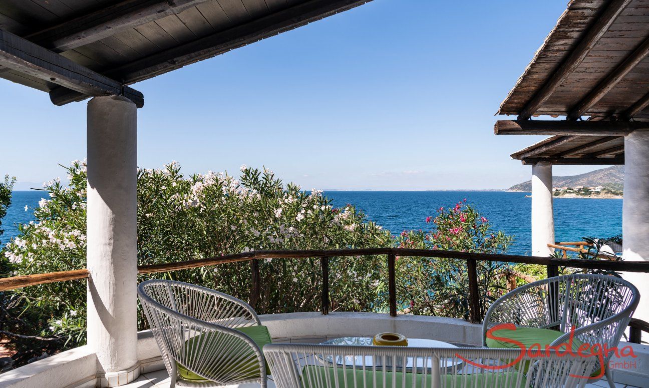 Villa Bella | Angolo divano per rilassarsi in terrazza Terrazza