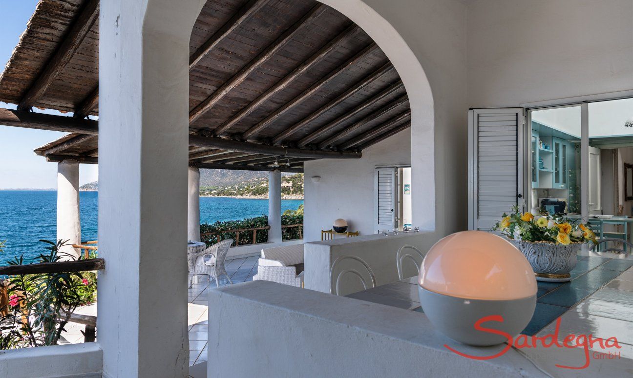 Villa Bella | La terrazza coperta invita a passarci il tempo Terrazza