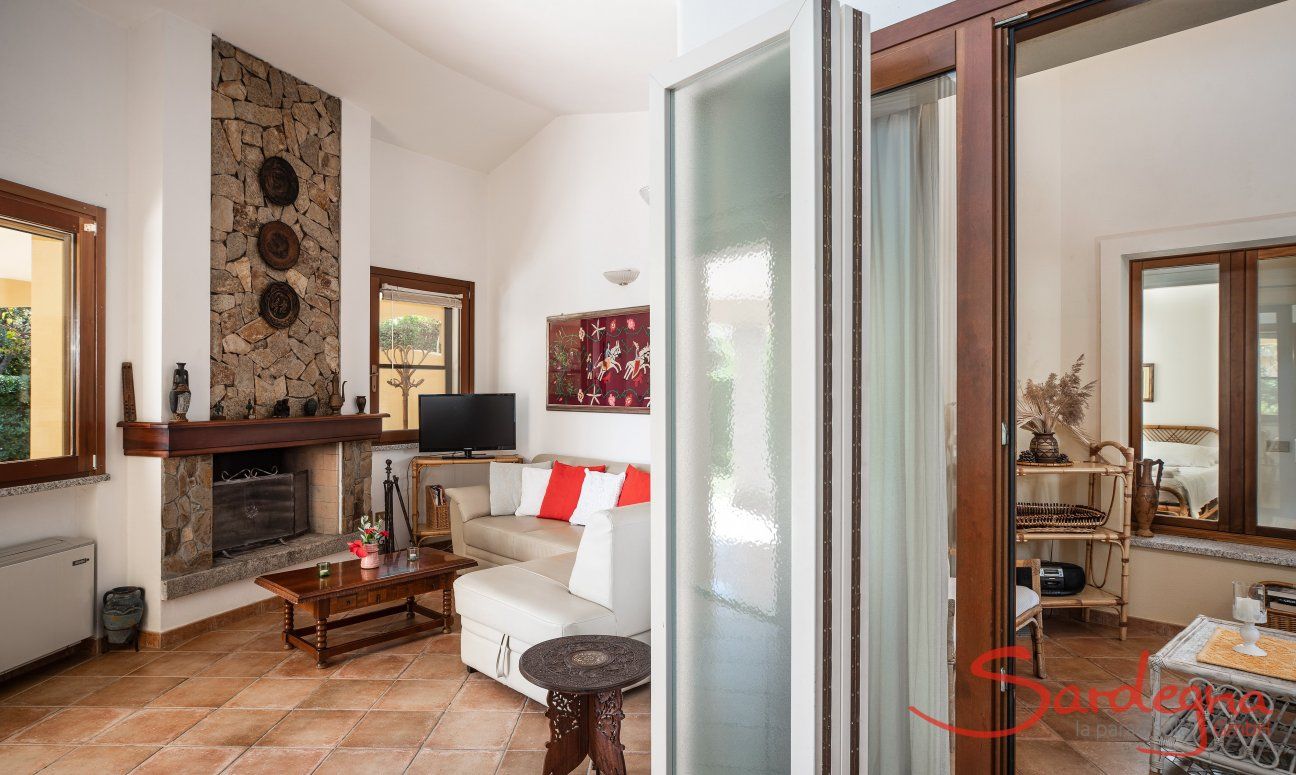Villa Tiziana 11 | Dall'angolo divano si accede al cortile interno Rittratto della casa