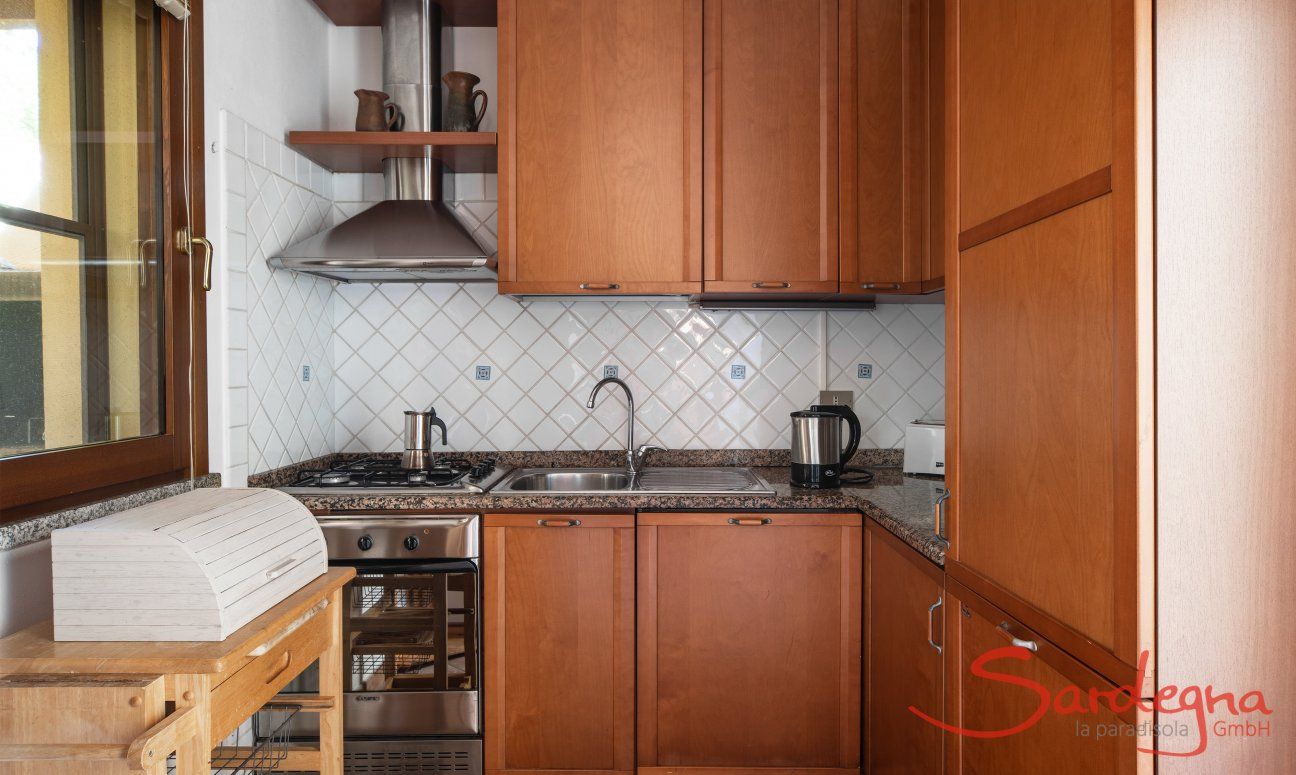 Villa Tiziana 11 | La cucina componibile offre la lavastoviglie, fornelli a gas, forno elettrico e un grande frigo/freezer Rittratto della casa