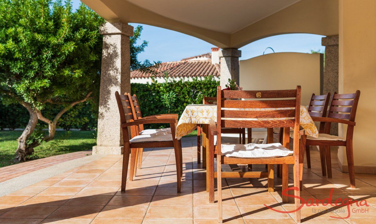 Villa Gioconda 21 | Terrazza con tavolo e sedie in teak Esterno con giardino e terrazza