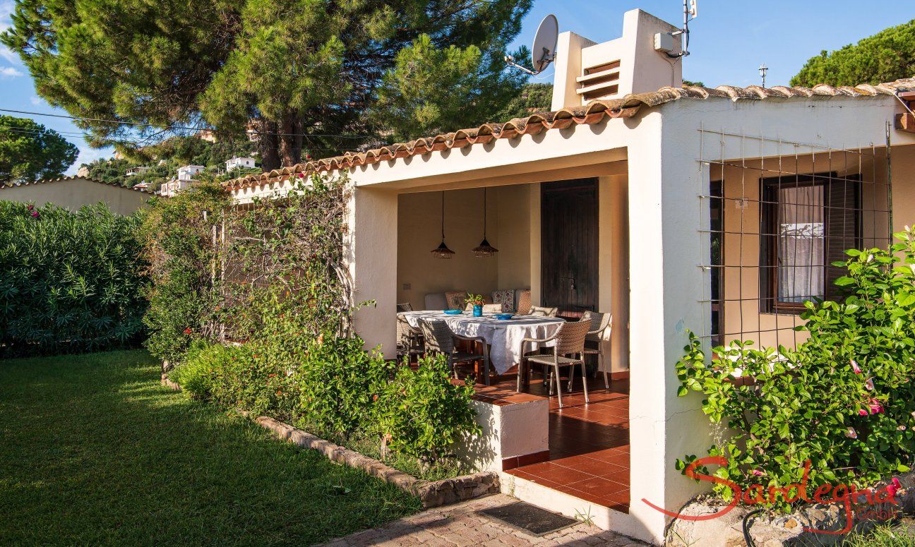 Esterno con giardino e terrazza