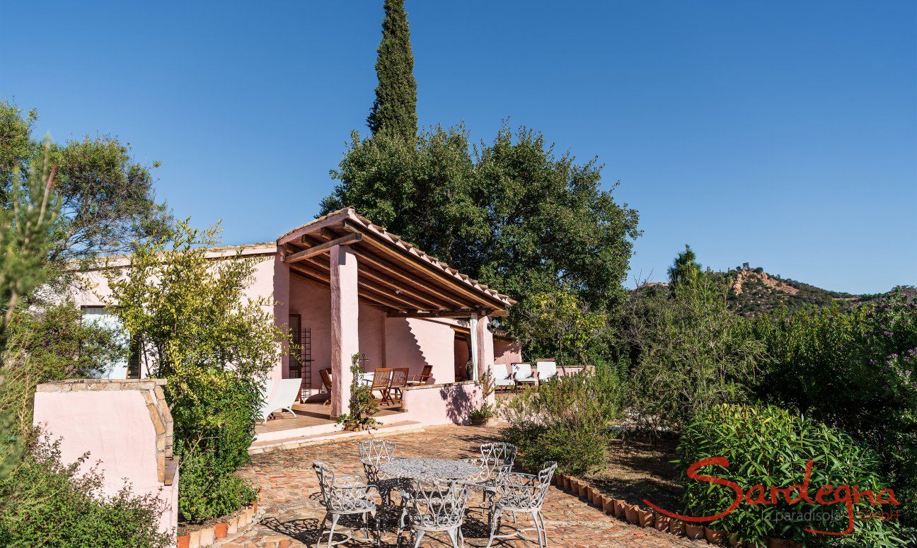 Esterni: Giardino, piscina privata e terrazza