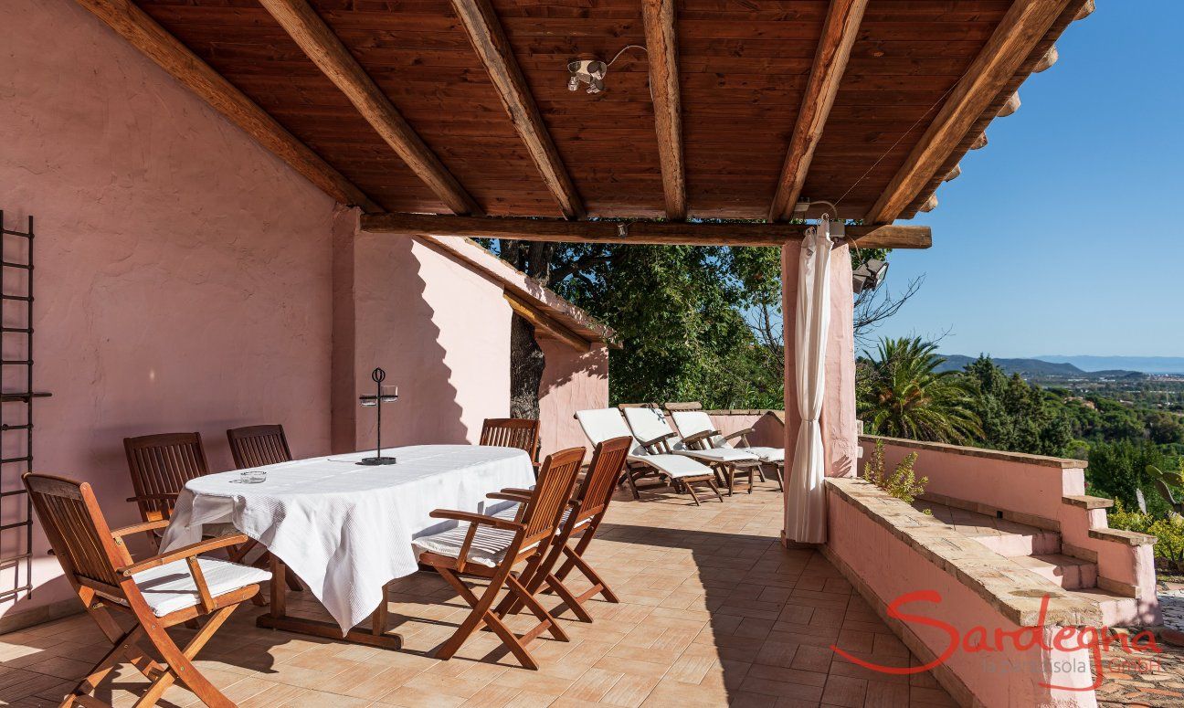 Esterni: Giardino, piscina privata e terrazza