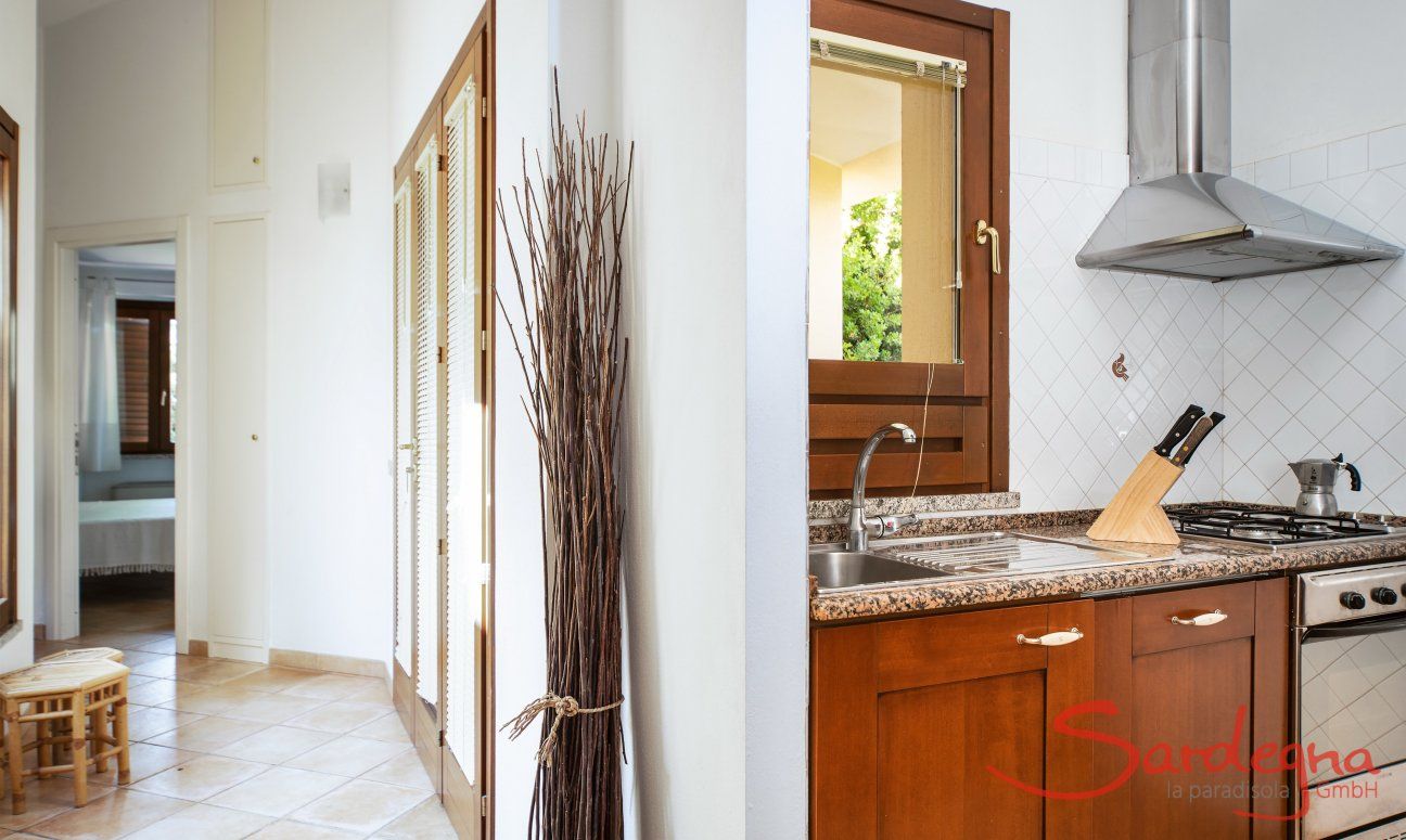 Villa Gioconda 21 | Cucina luminosa con fornelli a gas, forno e lavastoviglie Cucina