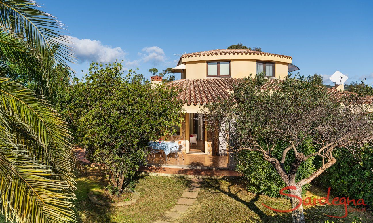 Villa Sandra | Giardino mediterraneo e vista sulla casa Casa