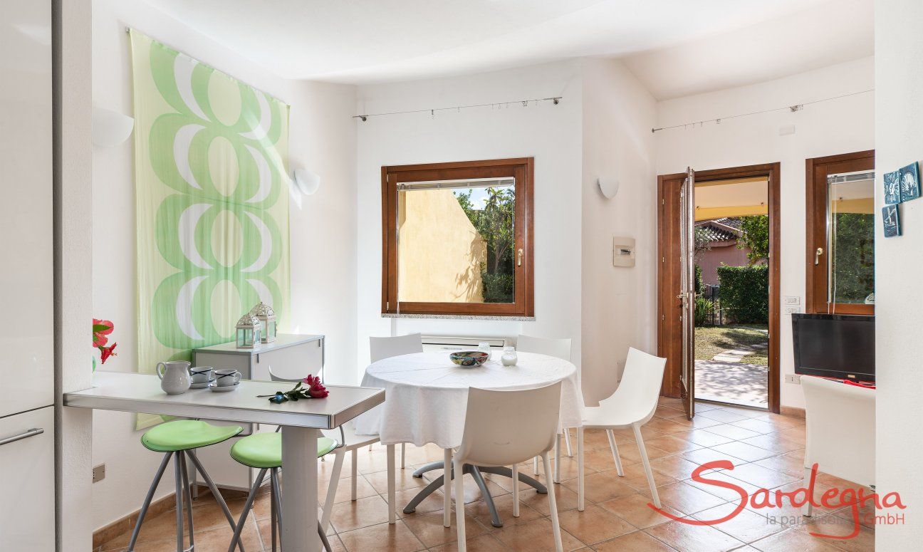 Villa Sandra | Banco da bar e tavolo rotondo Casa