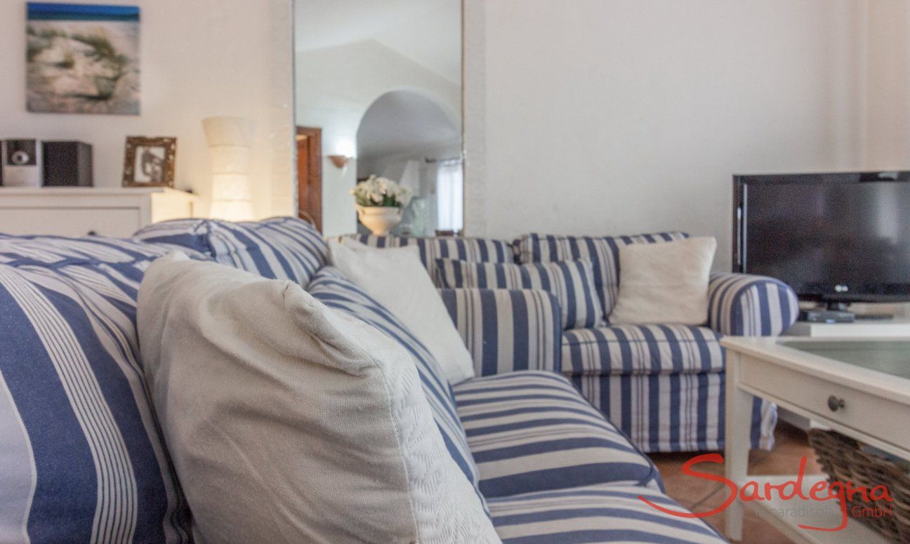 Villa Maestrale | Divano e TV Villa Maestrale, Cala Ginepro, Olbia
