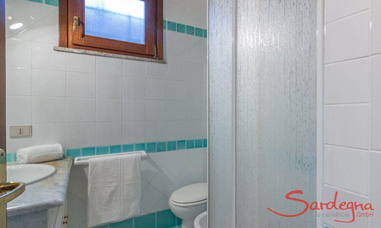 Villa Maestrale | Bagno 2 con doccia al piano inferiore Villa Maestrale, Cala Ginepro, Olbia