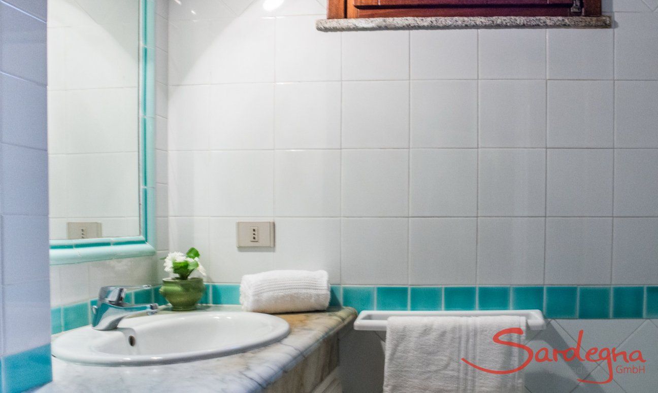 Villa Maestrale | Bagno 2 con doccia al piano inferiore Villa Maestrale, Cala Ginepro, Olbia