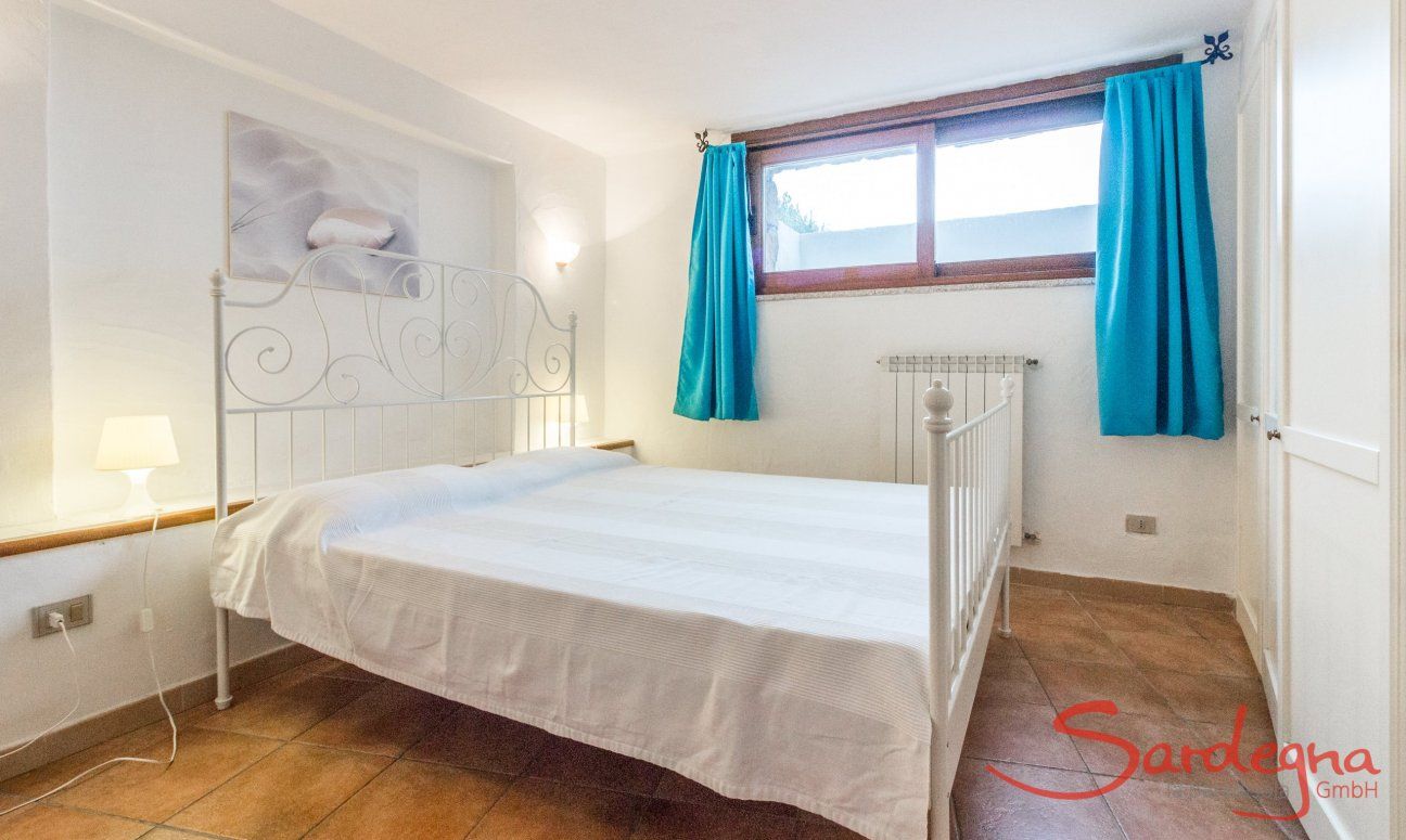 Villa Maestrale | Camera 2 con letto matrimoniale al piano inferiore Villa Maestrale, Cala Ginepro, Olbia