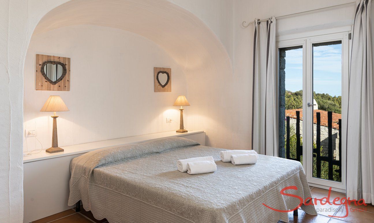 Li Conchi 17 | Camera da letto 3 con letto matrimoniale e porta-finestra New Picture 2022