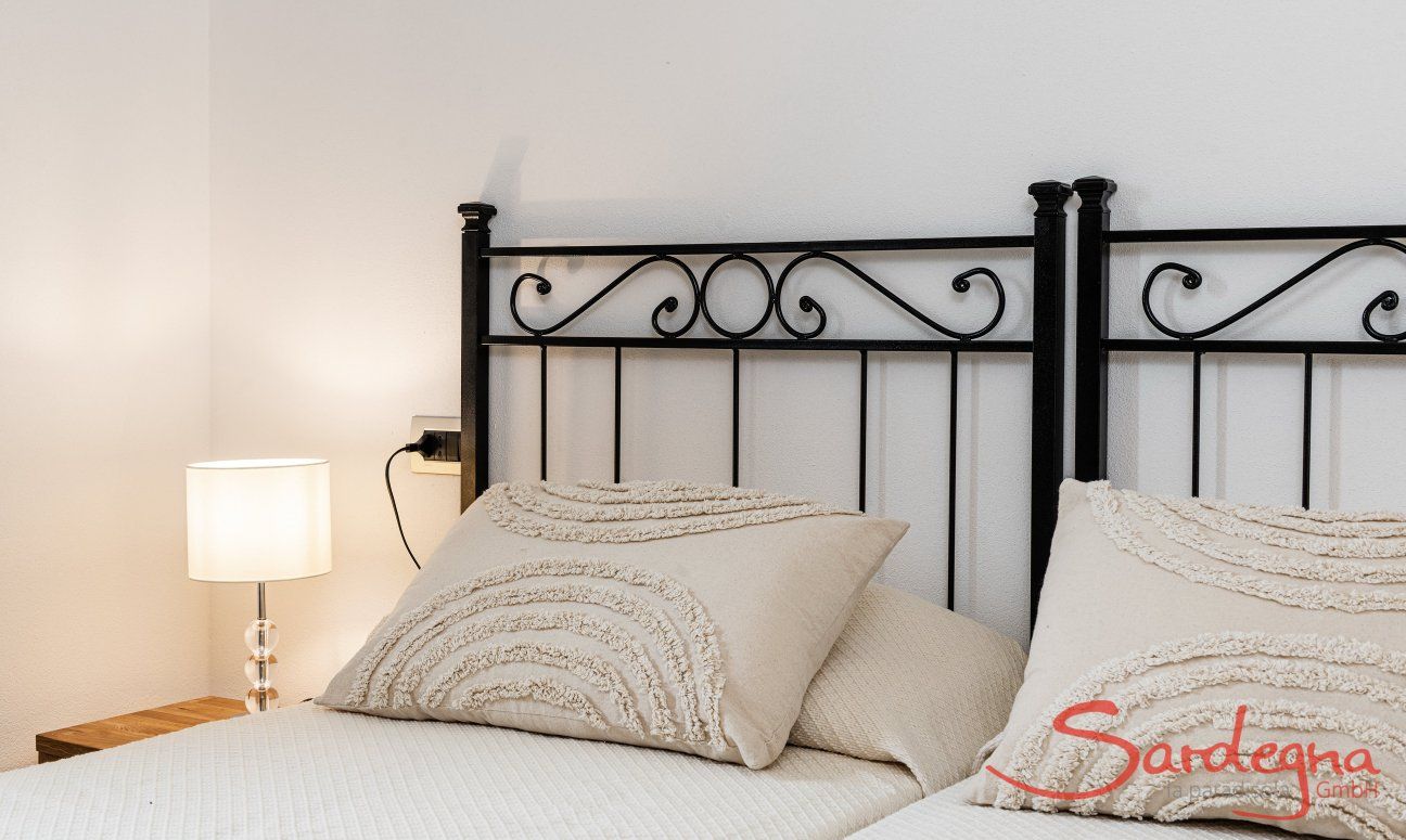 Villa Iris | Camera con due letti singoli New Picture