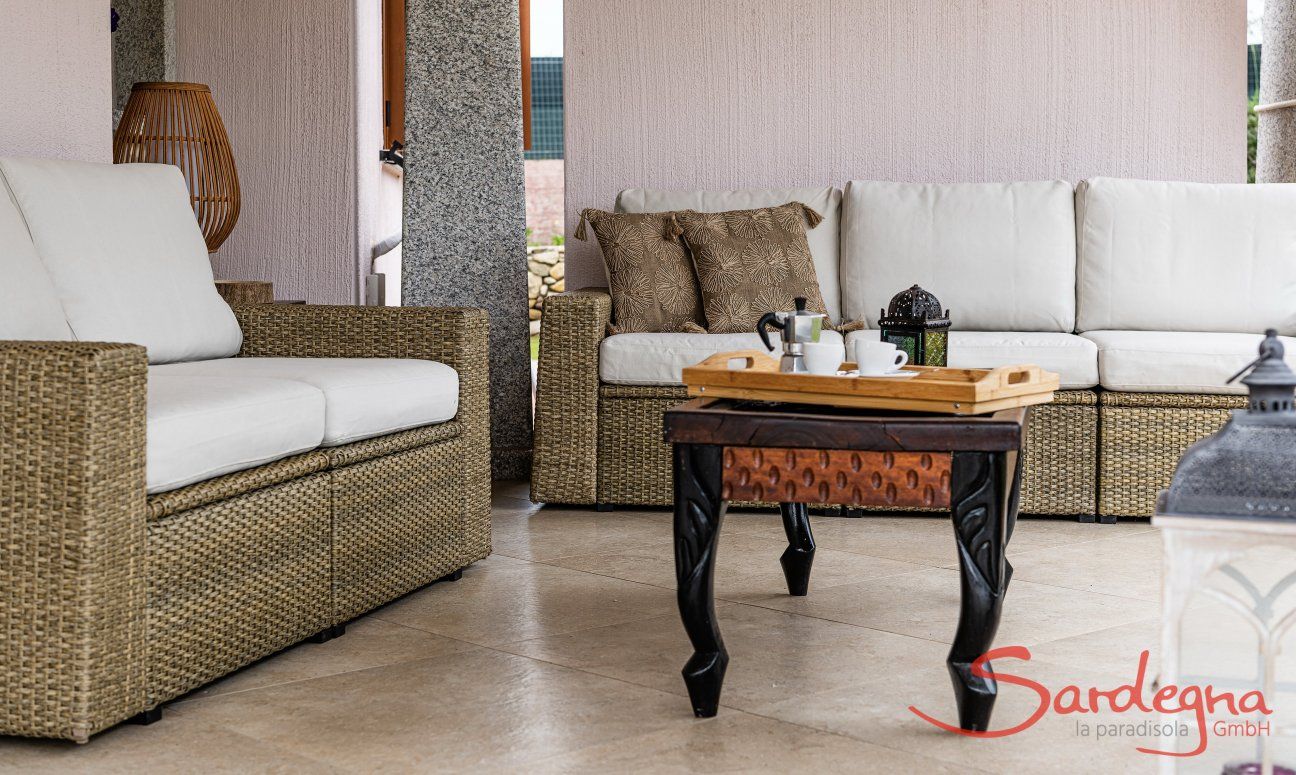 Villa Iris | Zona relax con divanetti in rattan New Picture
