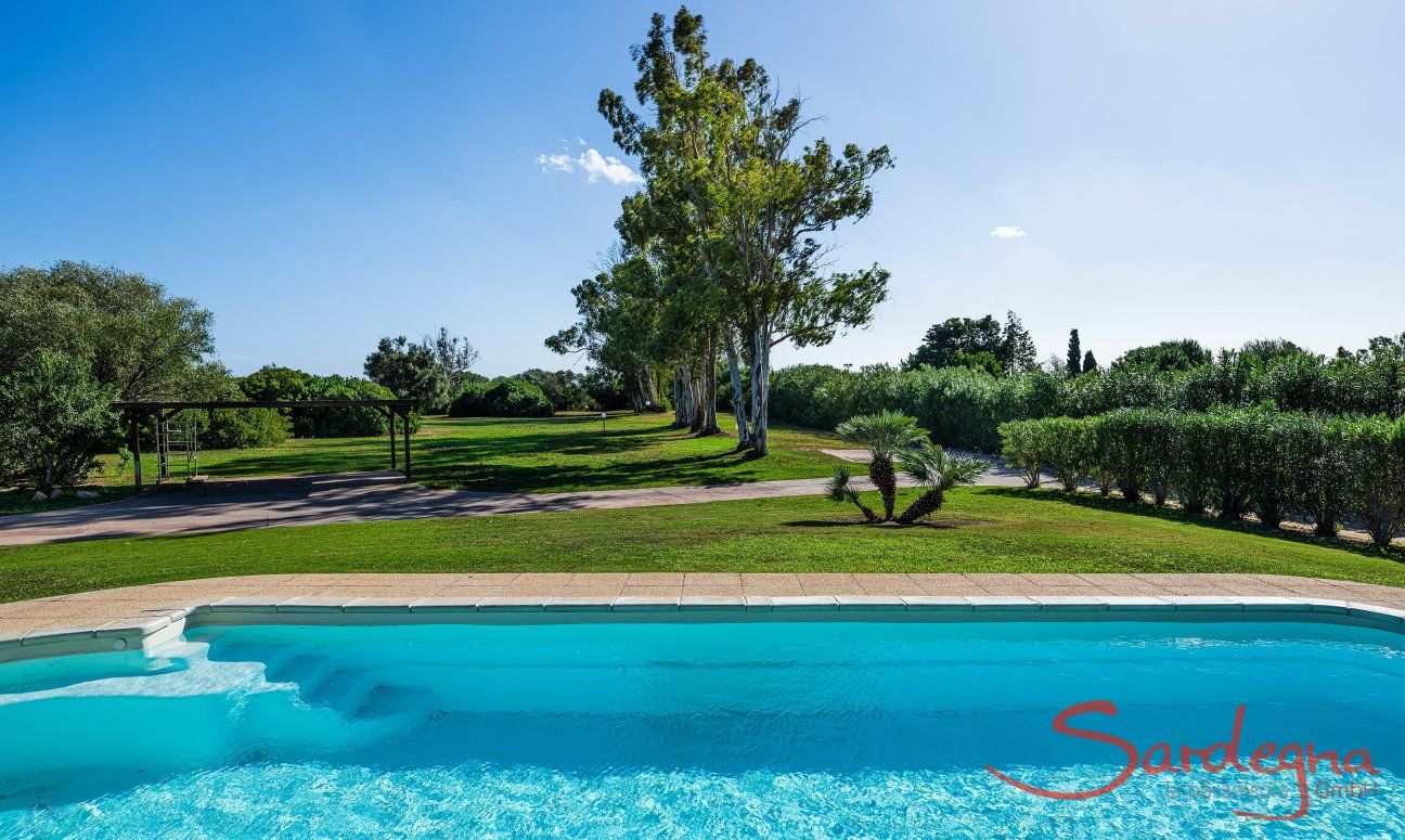 Villa Mistral | Piscina con vista sull'ampio giardino, grande come un parco New Picture 2023