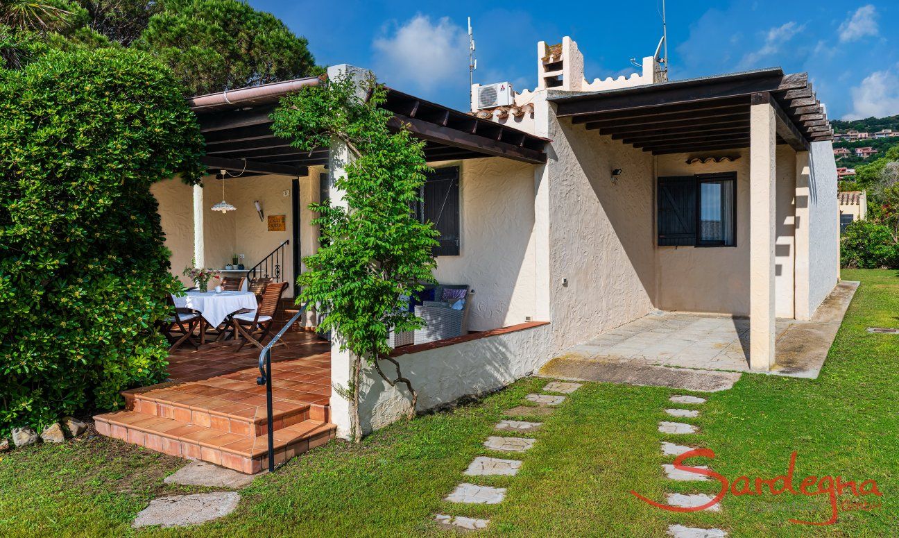 Villa Serena | Vista della Casa con terrazza e giardino New Picture 2025