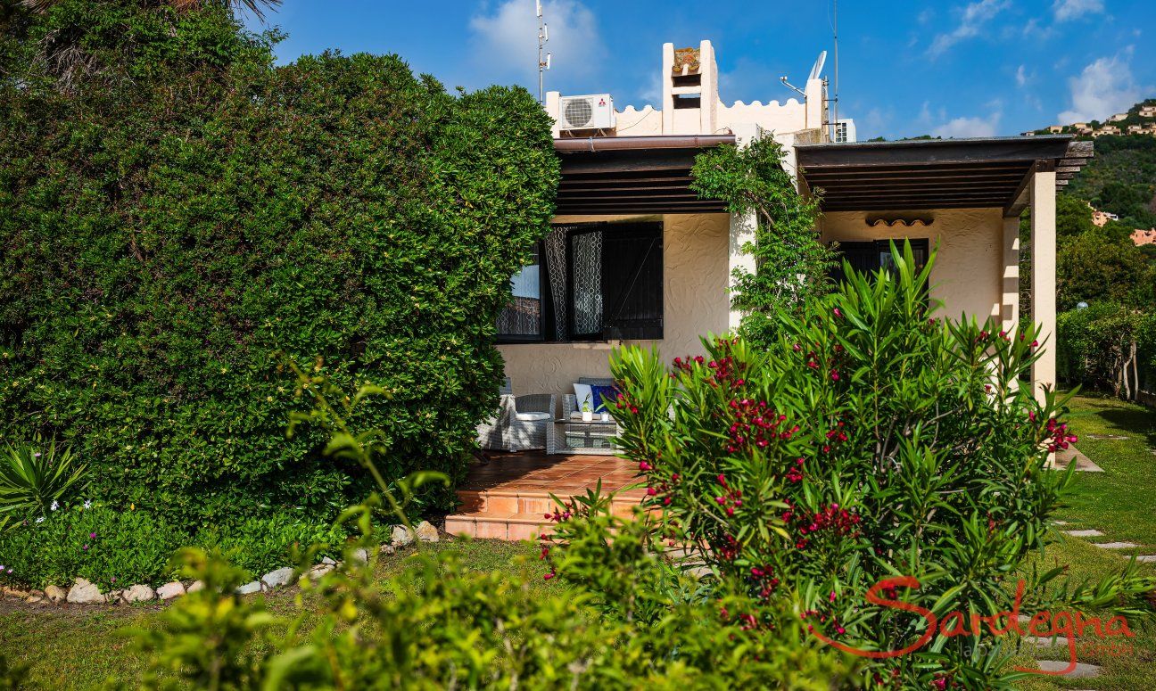 Villa Serena | Vista della casa con giardino e terrazza New Picture 2025