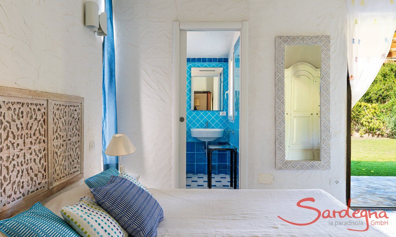 Villa Serena | Camera da letto con accesso al bagno New Picture 2025