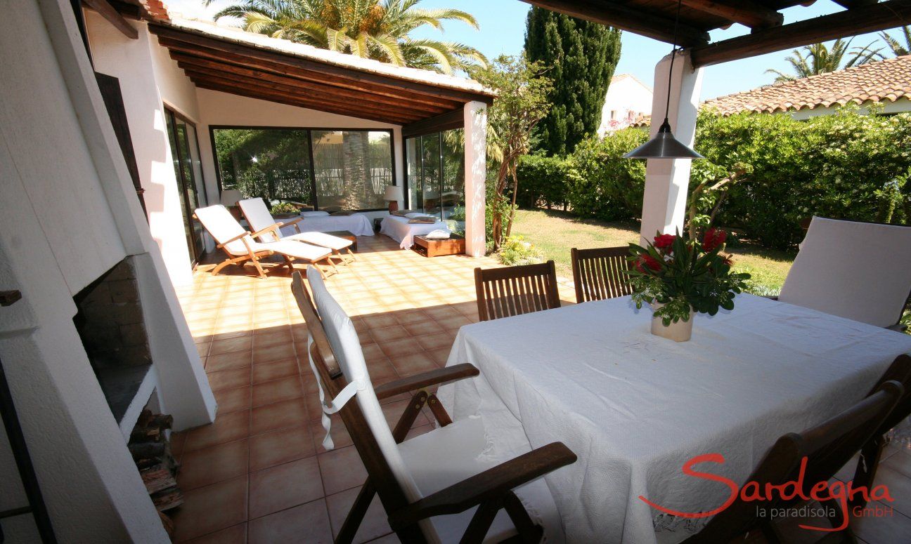 Villetta 12 | Terrazza con tavolo per mangiare Sardegna