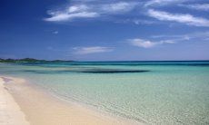 Acqua limpida sulla spiaggia di Costa Rei