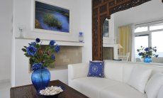 Apartment Azzurra | Salotto con divano e vista mare Salotto