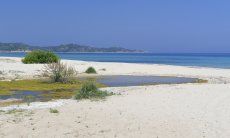 Spiaggia davanti al villaggio