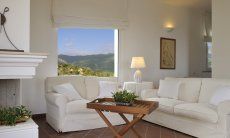 Villa Aquila Alta | Finestra panoramica nella zona giorno Sardegna
