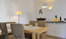 Villa ToreMari | Tavolo da pranzo e isola cucina Tavolo