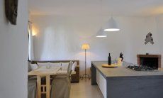 Villa ToreMari | Salotto e Isola Cucina Salotto+Cucina