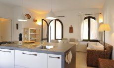 Villa ToreMari | Cucina a isola e Salotto Cucina+Salotto