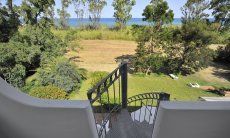 Apartment Orri 3 | Vista dall'appartamento attraverso Eucalyptus sul mare Vista dall'appartamento