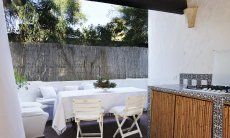 Villa Su Faru 1 | Pianterreno pranzo e cucina esterna Pianterreno pranzo e cucina esterna