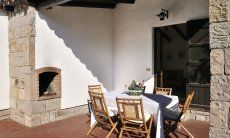 Su Faru 4 | Veranda coperta con tavolo e barbeque Villa Su Faru 4