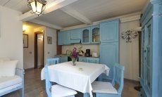 Villetta Pino | Tavolo per mangiare cucina