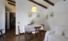 Su Faru 4 | Salotto con divano e tavolo salotto