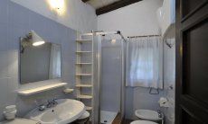 Su Faru 4 | Bagno con doccia Bagno