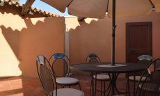Villa Golfo Aranci | Piccolo cortile privato Sardegna