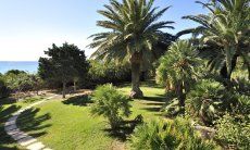 Villa Nautilus | Giardino ben curato con vista mare Giardino