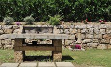 Villa Nautilus | Barbecue in pietra in giardino Barbecue