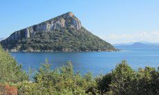 Vista sull'isola di Figarolo davanti a Golfo Aranci, Olbia