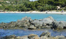 Torre delle Stelle - Rocce e spiaggia di sabbia