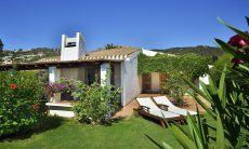 Villa Kika | Casa con grande giardino e terrazza Villa Kika vista sul giardino e sulla casa