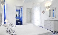 Villa Serena | Camera 1 con letto matrimoniale, aria condizionata e bagno privato Camera da letto Villa Serena, Costa Rei