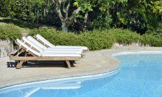 Villa Ulivi 12 | Lettini commodi per rilassarsi a bordo piscina Sardegna