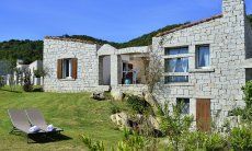 Li Conchi 39 | Vista sulla casa con il suo giardino Vista Casa