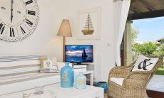 Villa Campidano 8 | Divano e TV nella zona relax Salotto