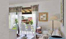 Villa Campidano 7 | Angolo divano con vista sul giardino Salotto